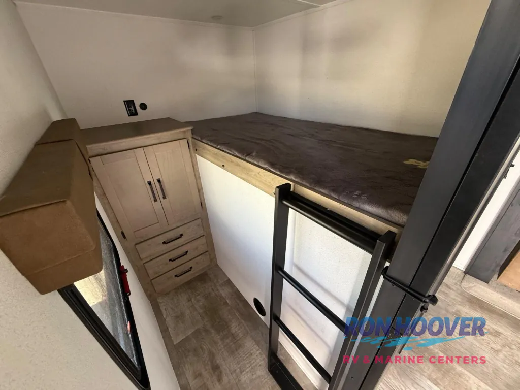 2025 Palomino Puma 337BH, Photos photo 12