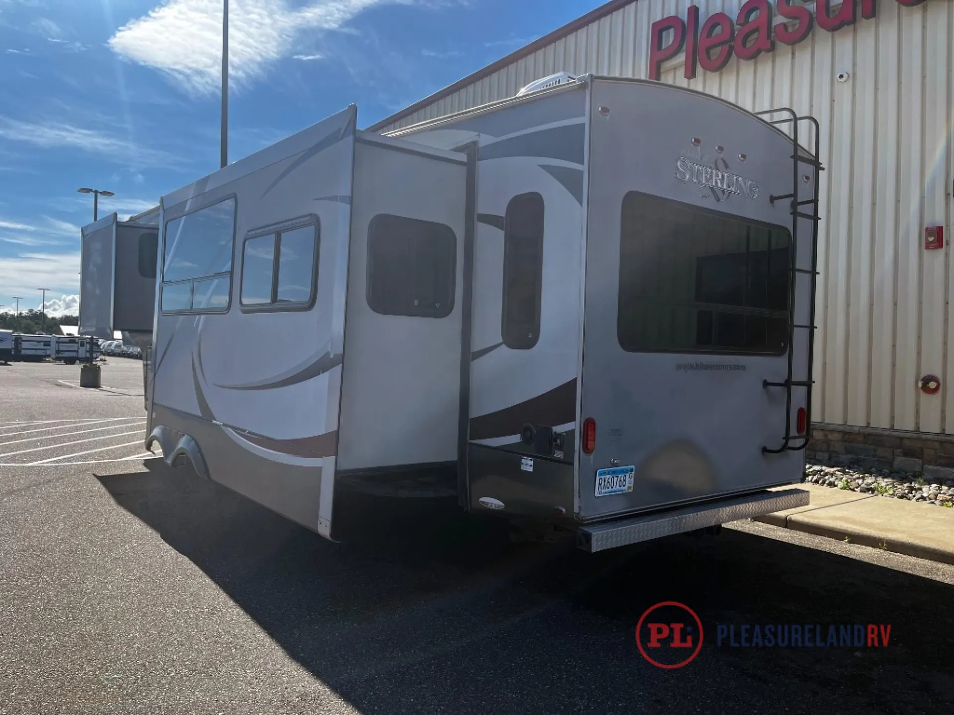 2013 Forest River Wildcat Sterling 32RL — Photo 5