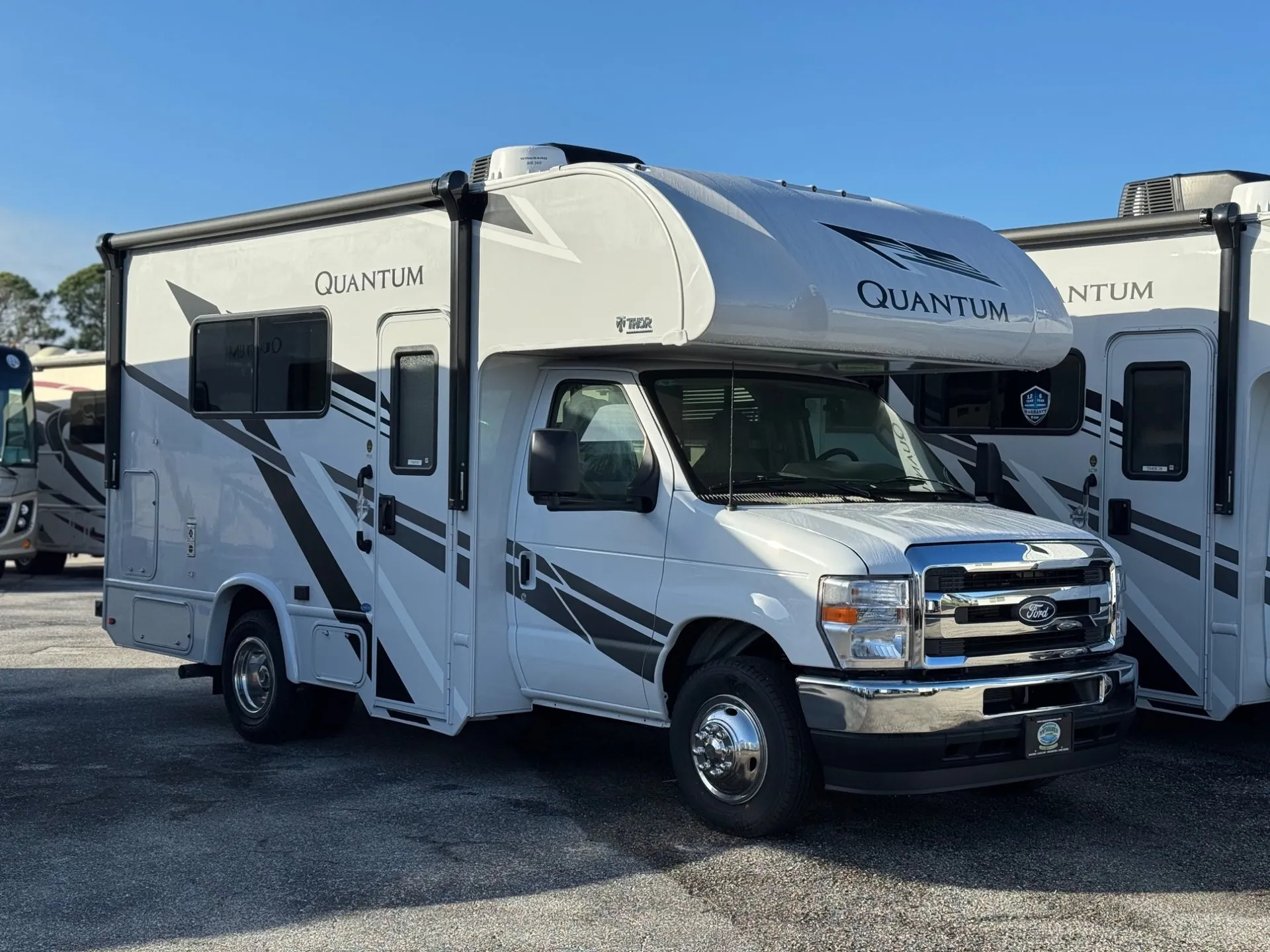 2026 Thor Motor Coach Quantum LX19 - Photo 2
