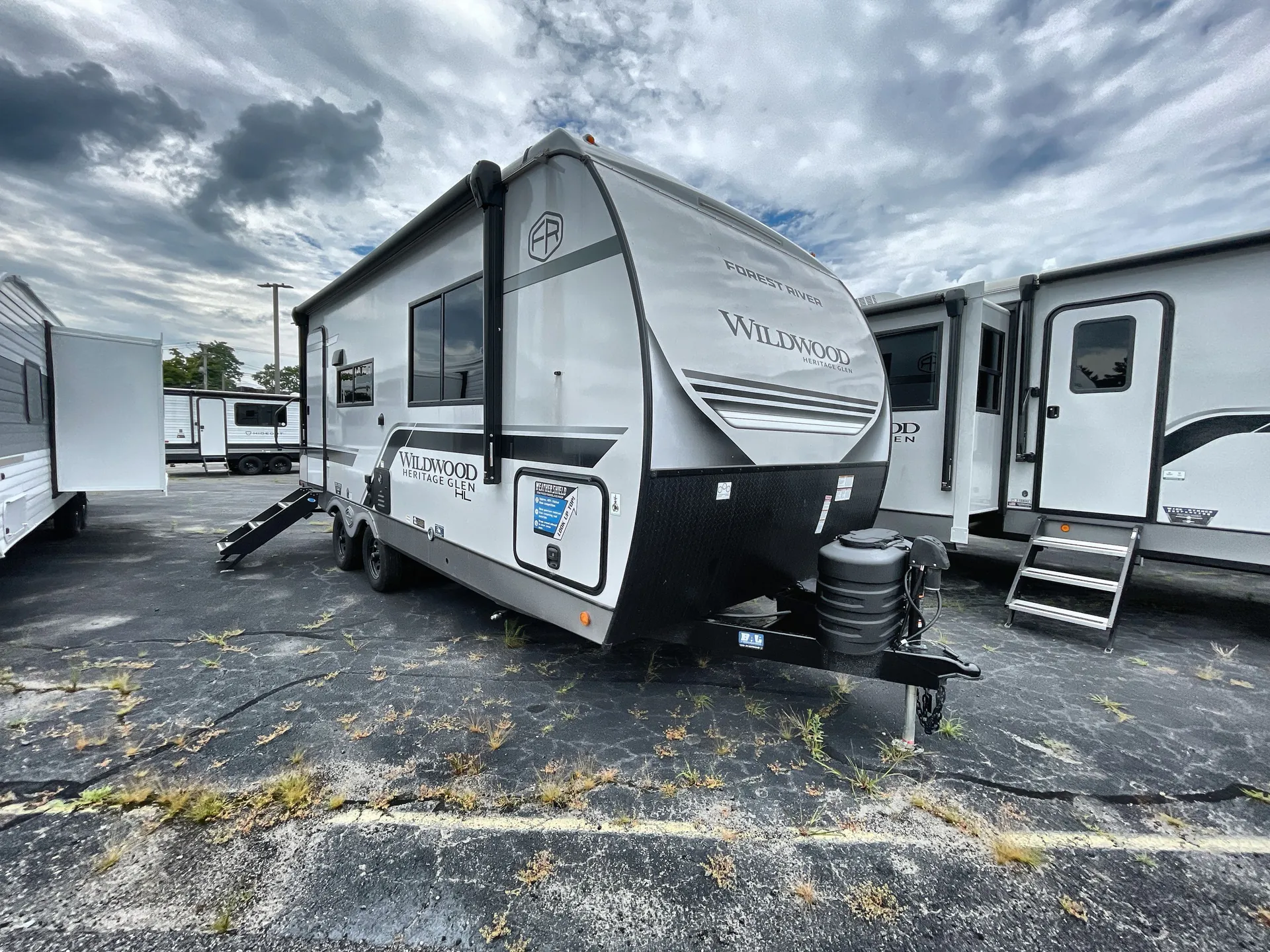 2027 Forest River Wildwood Heritage Glen Hyper-Lyte 21RBHL dealer photo 1 from Camping World