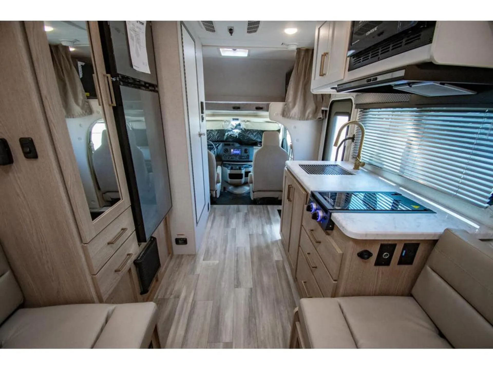 2026 Thor Motor Coach Four Winds 19Z - Photo 3