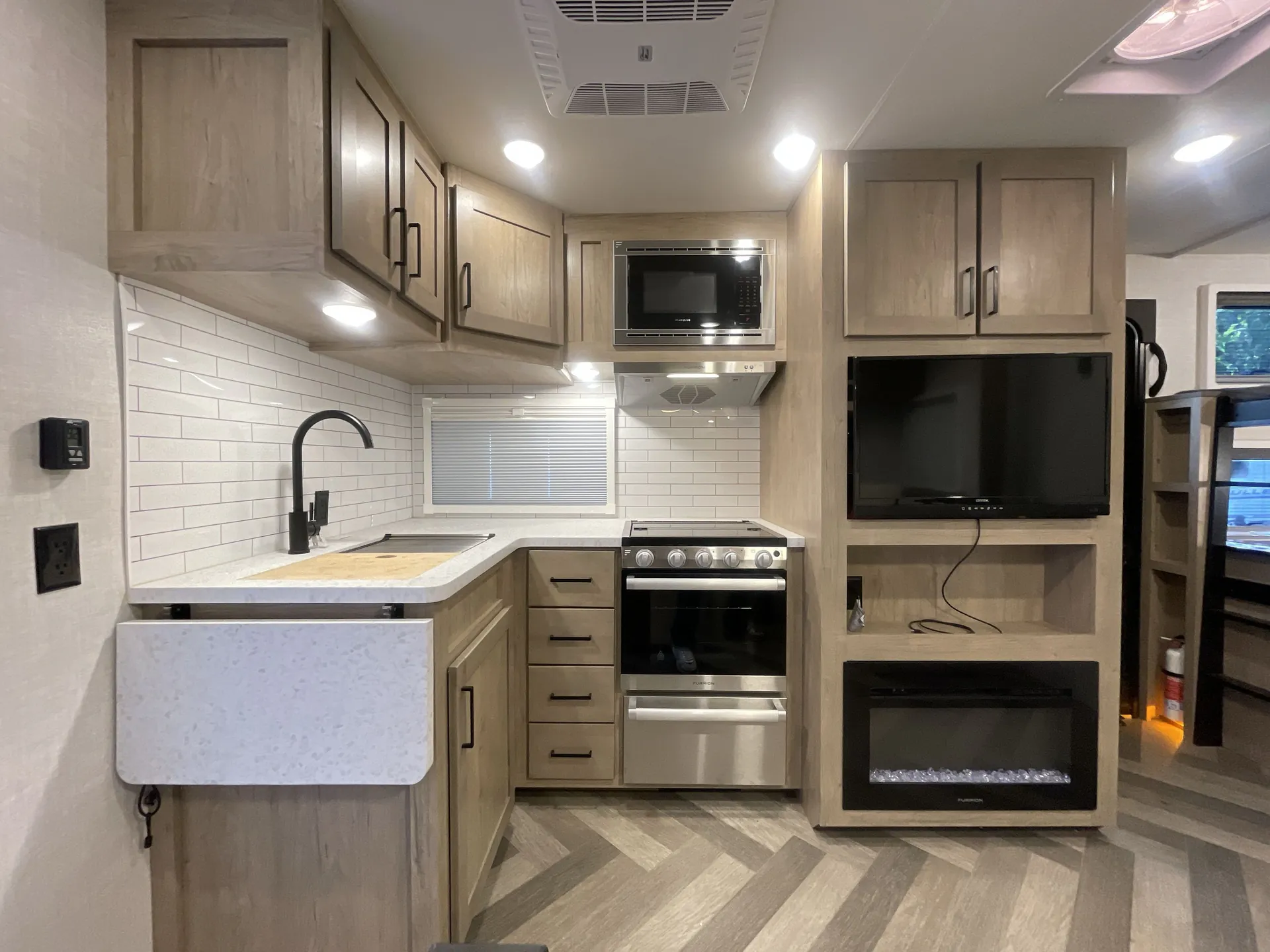 2023 Ember RV Touring Edition 24MBH - Photo 4