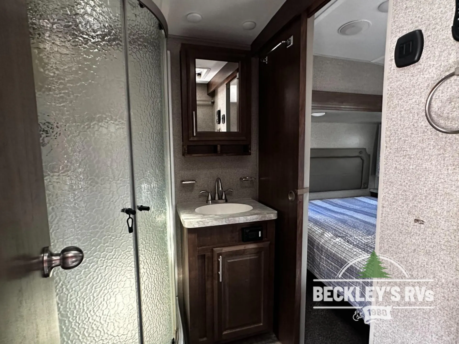 2019 Forest River Rockwood Signature Ultra Lite 8299BS - Photo 4