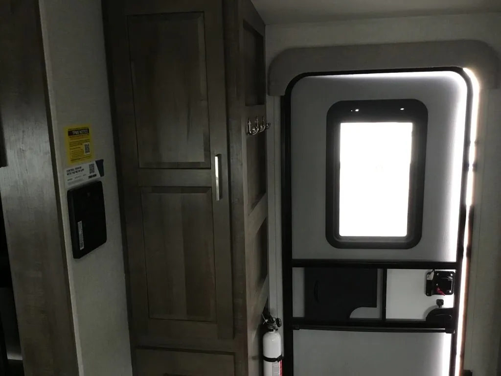 2023 Forest River Rockwood Ultra Lite 2614BS, Photos photo 13