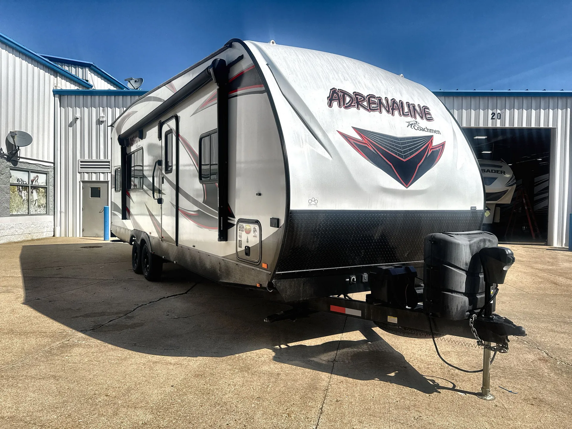 2019 Coachmen Adrenaline 26CB - Photo 2
