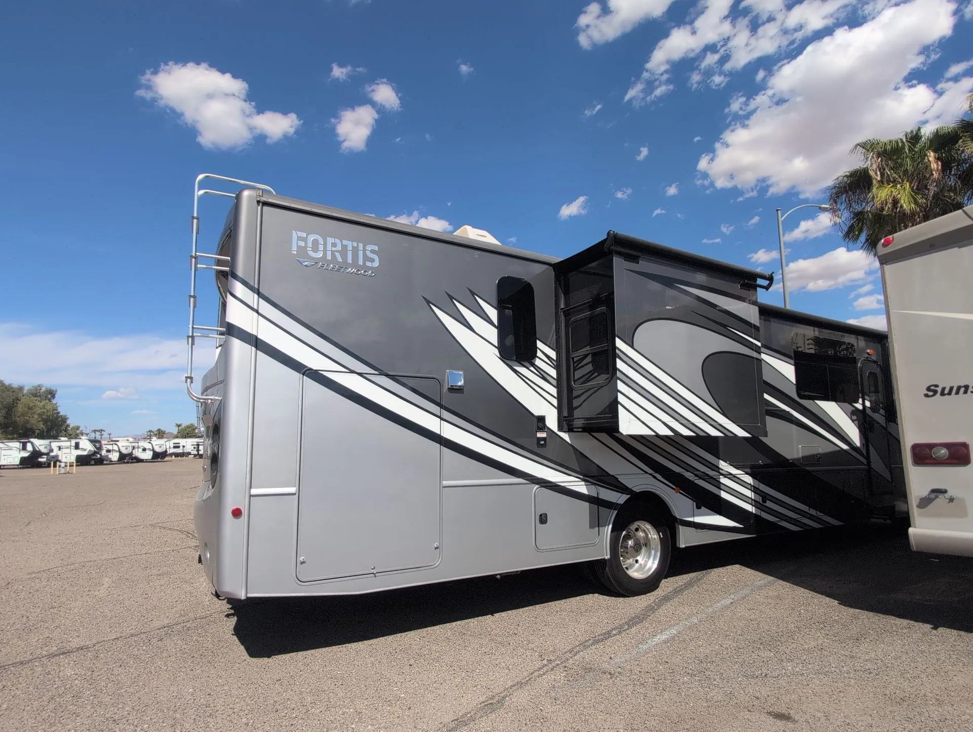 2024 Fleetwood Fortis 36Y - Photo 2