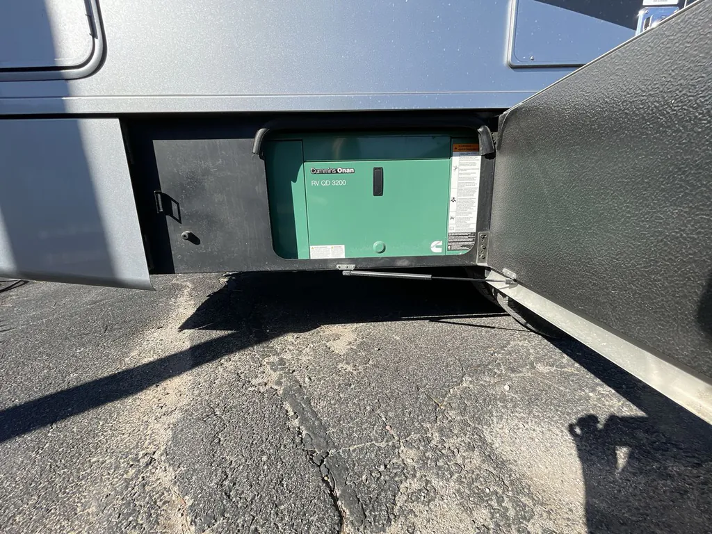 2022 Thor Motor Coach Tiburon 24FB, Photos photo 28