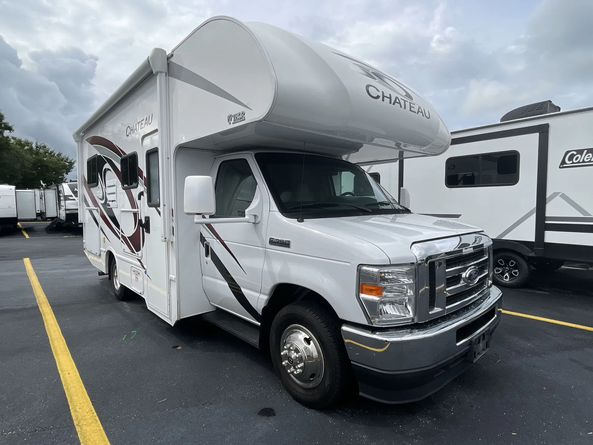 2023 Thor Motor Coach Chateau 22E - Photo 2