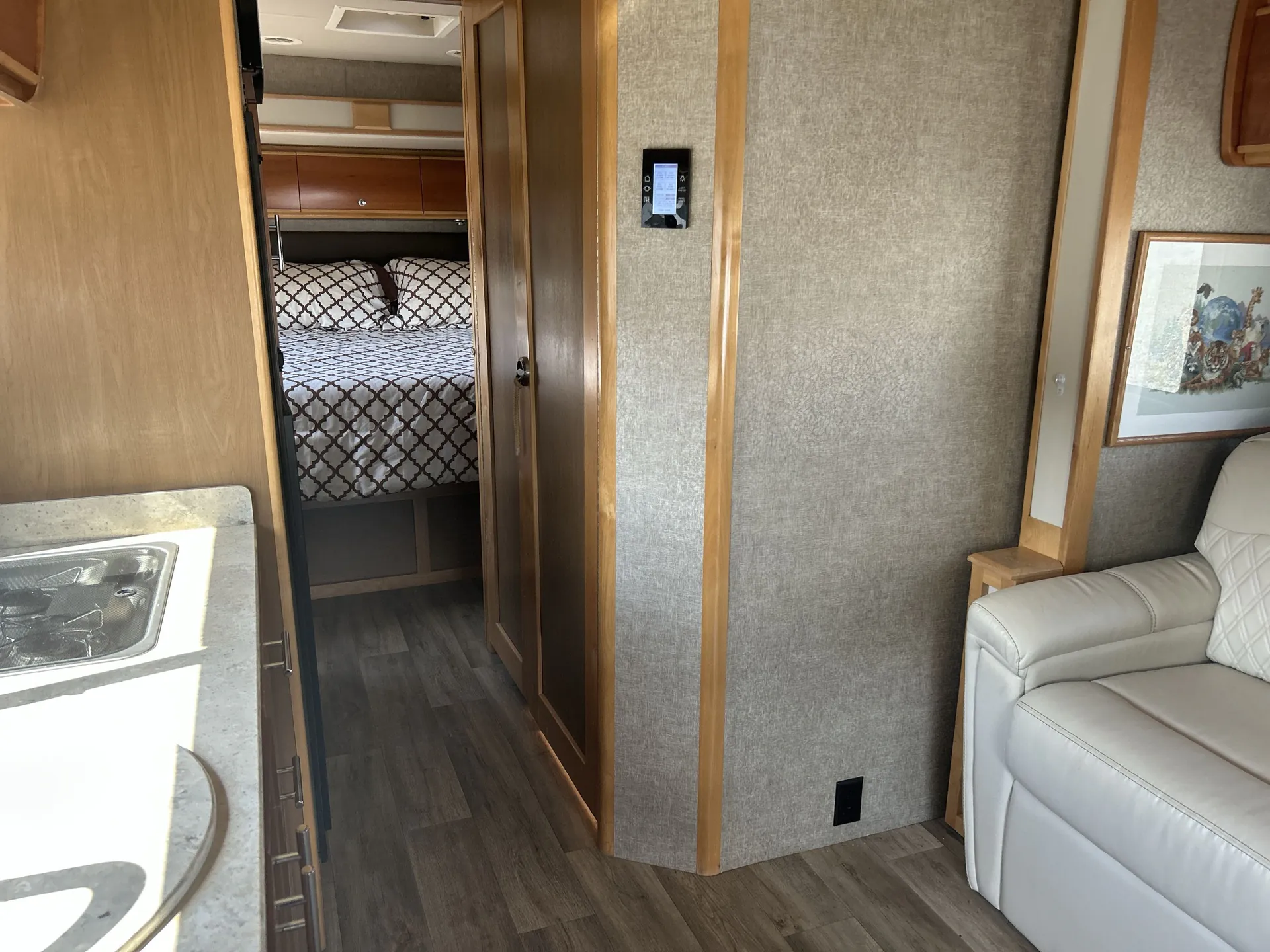 2017 Tiffin Wayfarer 24 QW — living area main