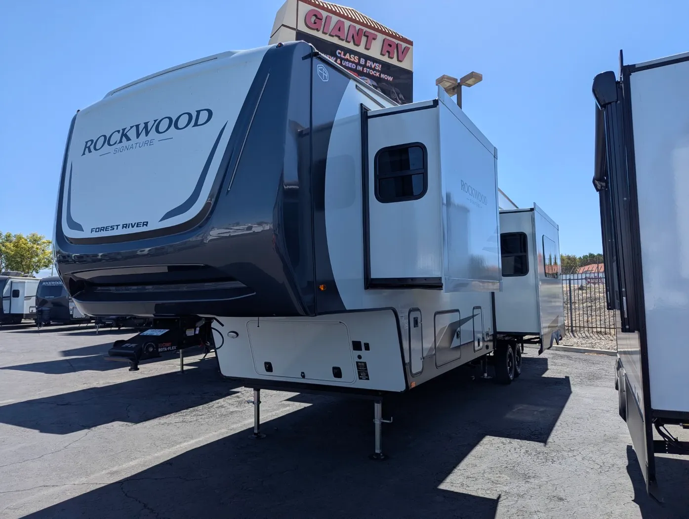 2026 Forest River Rockwood Signature 404SRK - Photo 4