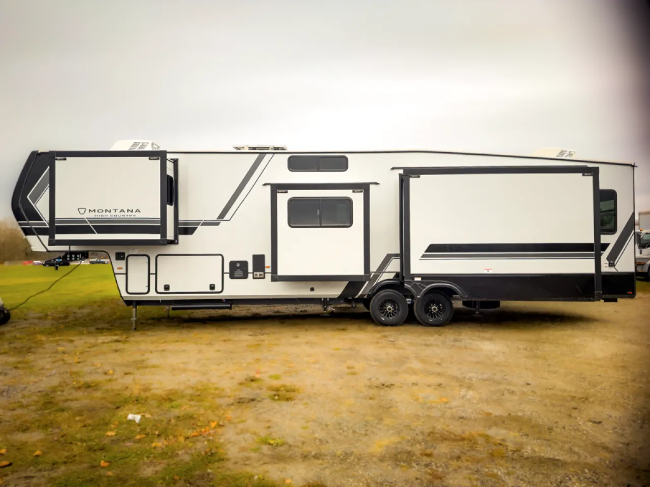 2026 Keystone Montana High Country 385BR - Photo 4