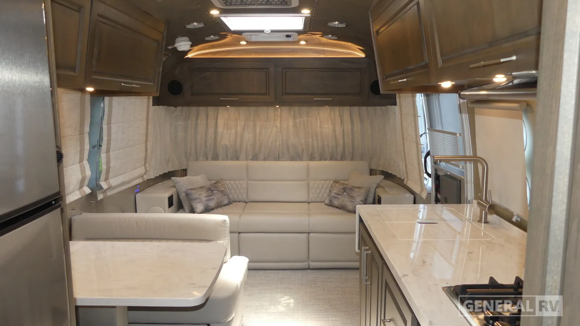 2026 Airstream Classic 30RB Twin - Photo 3