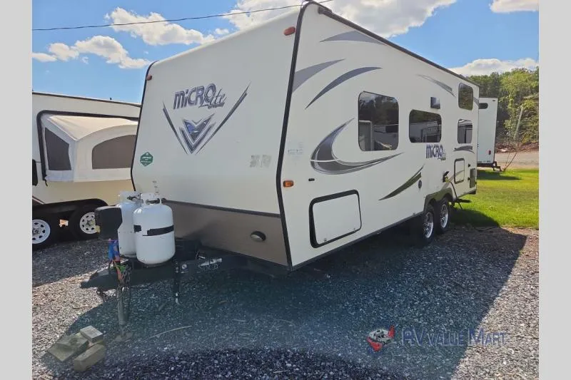 2017 Forest River Flagstaff Micro Lite 23LB - Photo 4