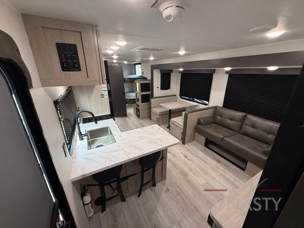 2027 East to West Della Terra 280BH, Photos photo 18