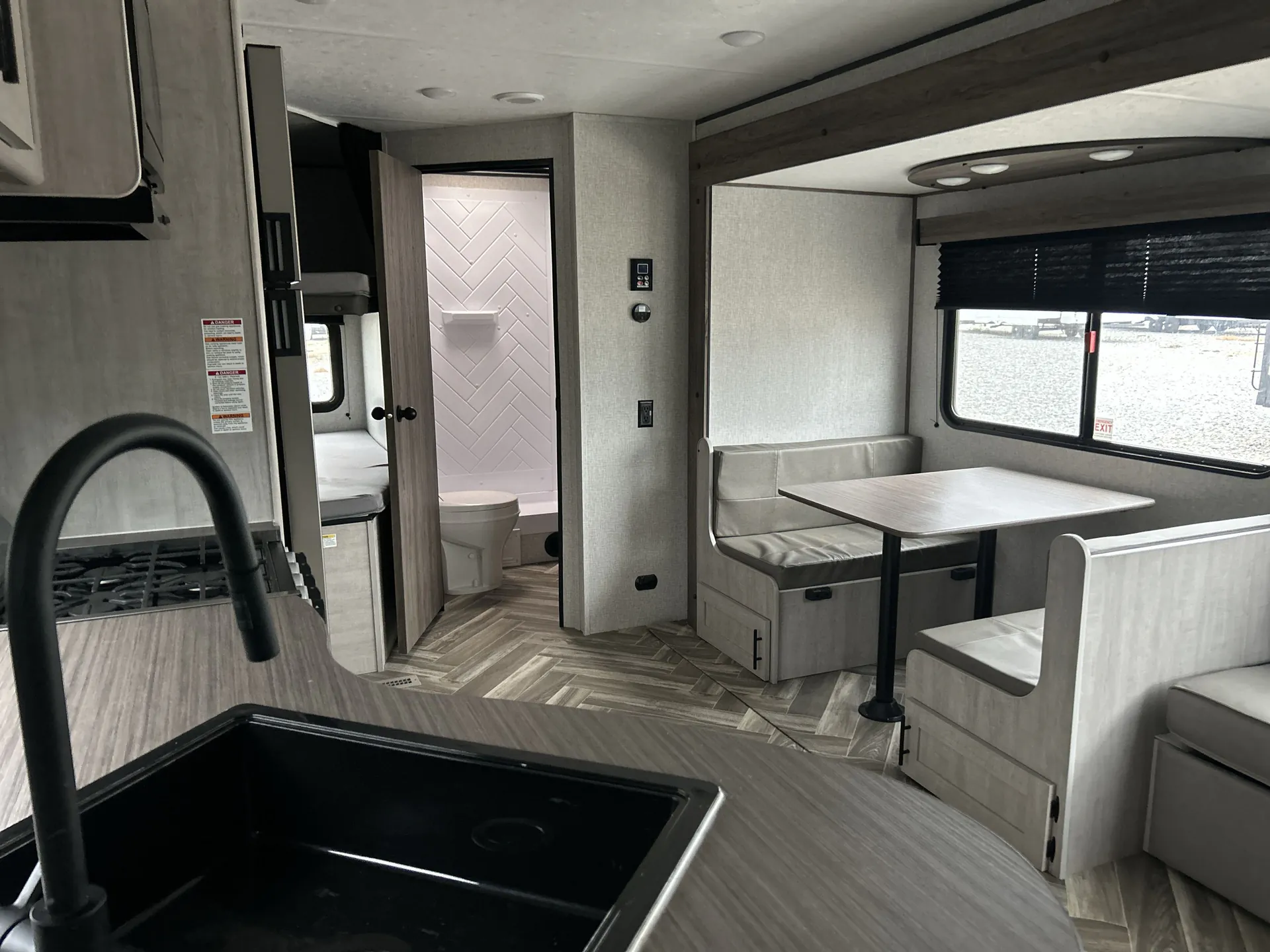 2025 crossroads Zinger 260BH — living area main