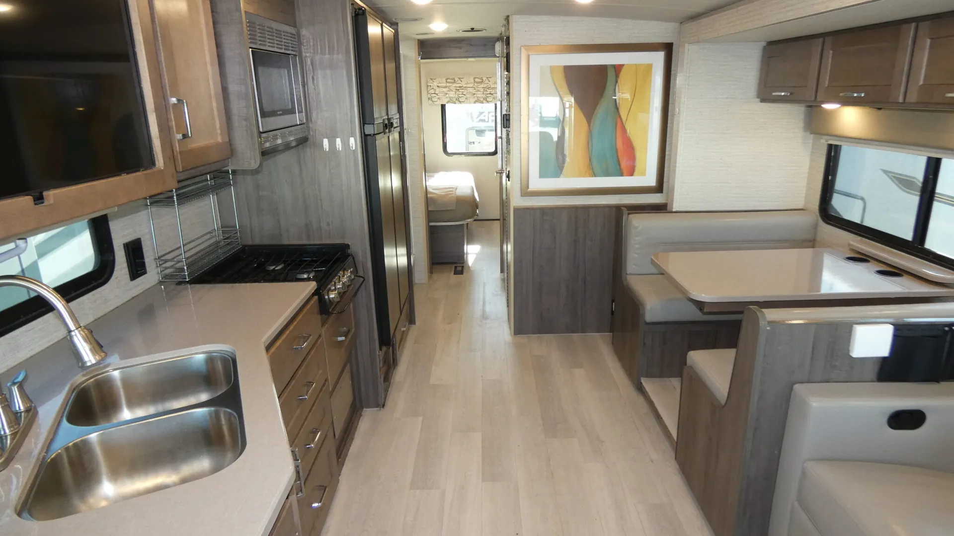 2022 Winnebago Vista 32M - Photo 3