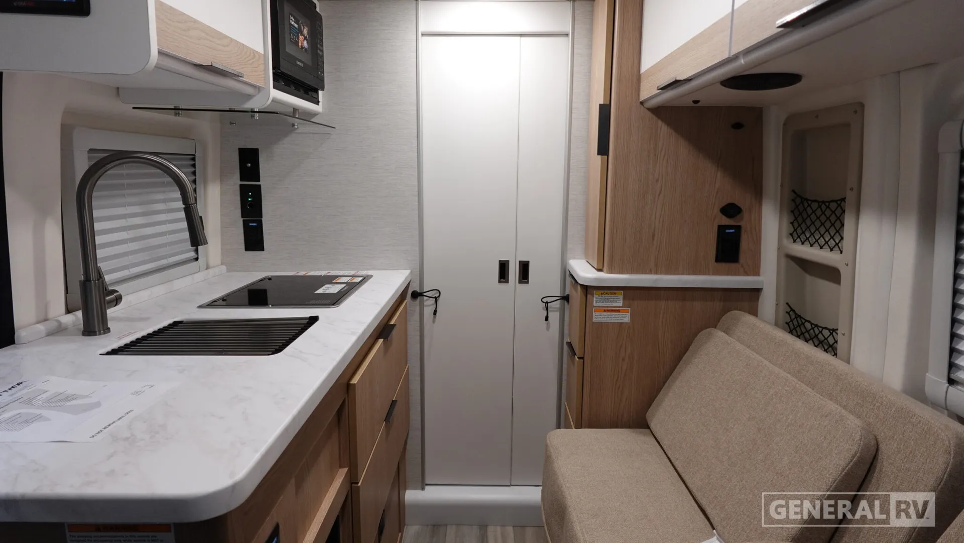 2027 Thor Motor Coach Scope 18M - Photo 3