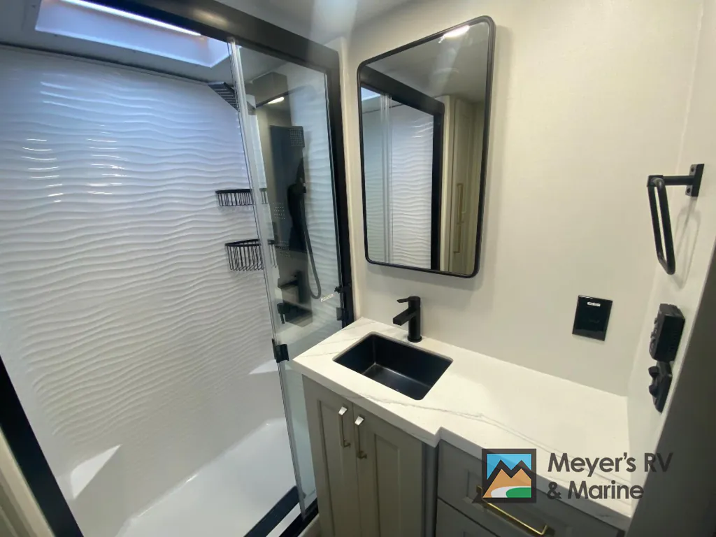 2026 Brinkley Model G 3520, Photos photo 24