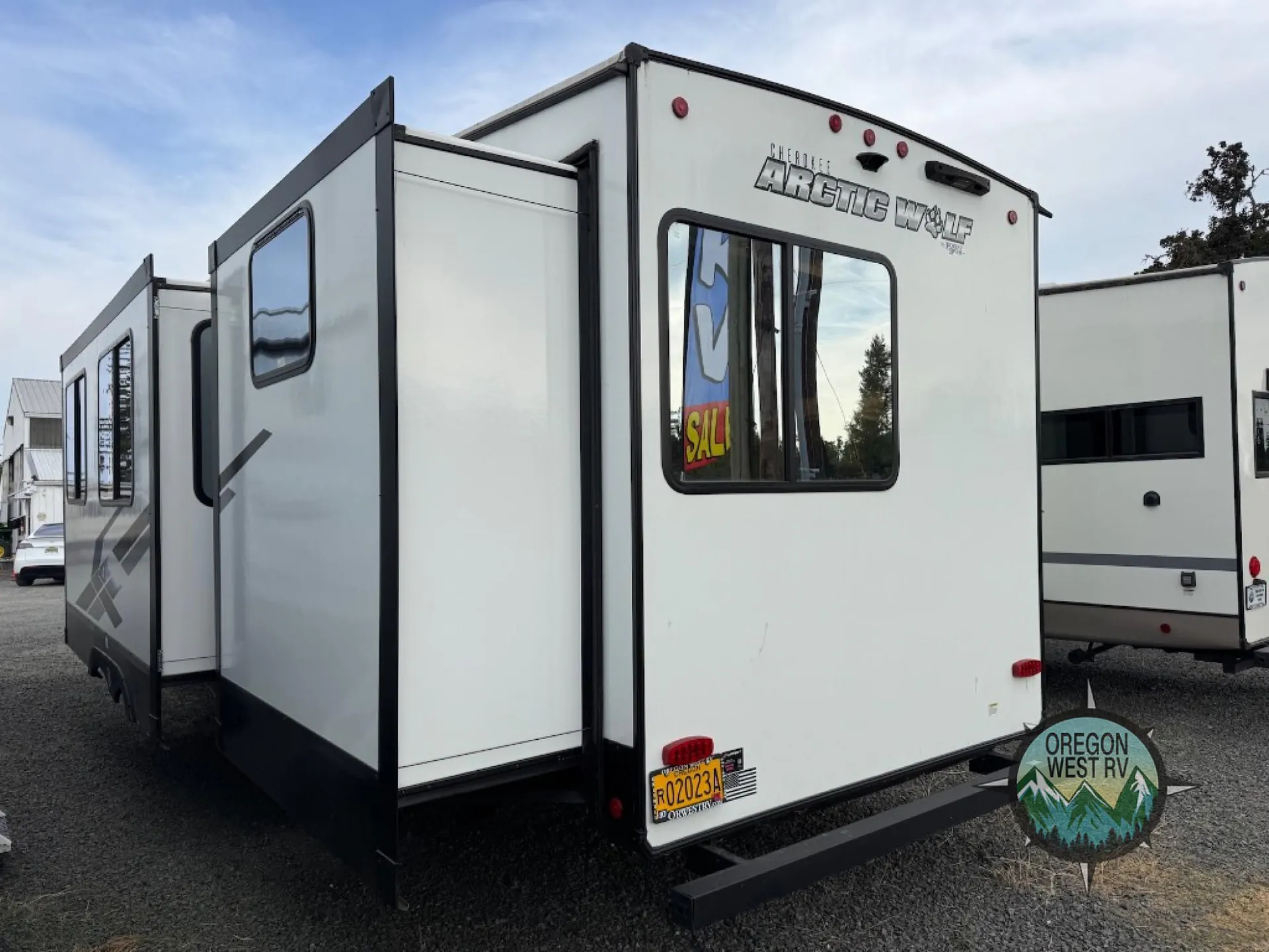 2024 Forest River Cherokee Arctic Wolf 321BH — Photo 5