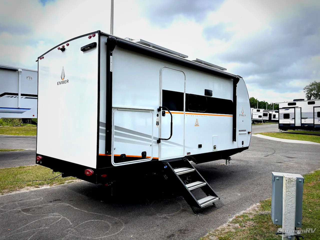 2026 Ember RV E-Series 18RBE - Photo 3