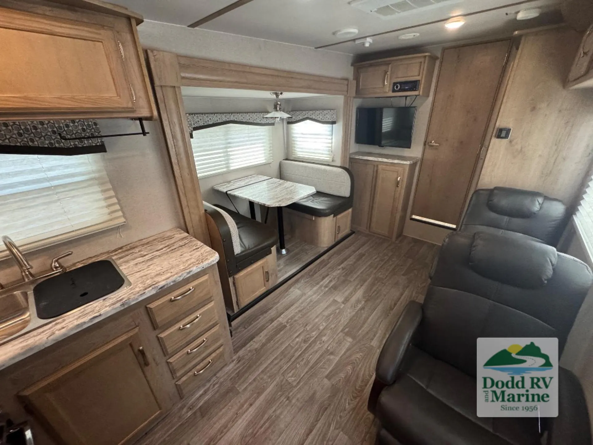 2020 Winnebago Micro Minnie 2405RG - Photo 3