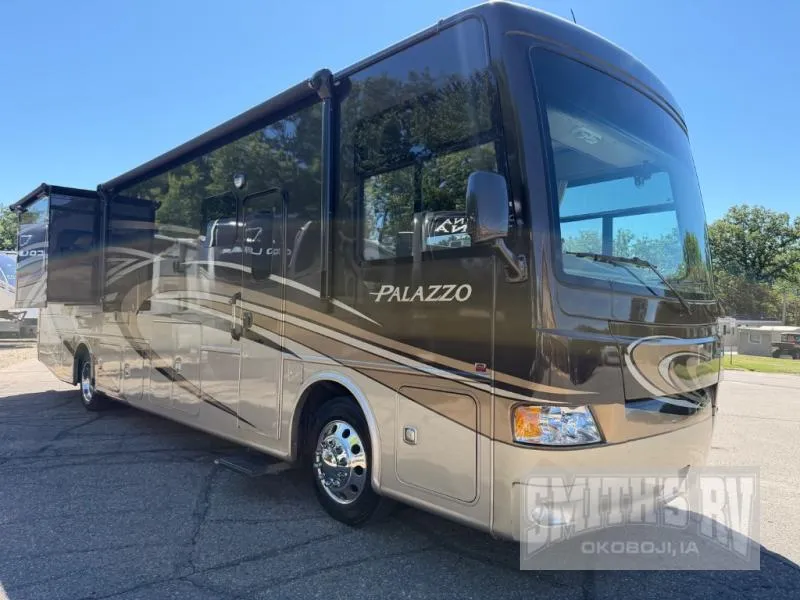 2015 Thor Motor Coach Palazzo Used    36.1 - Main photo