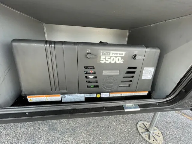 2026 Brinkley Model G 4000, Photos photo 8