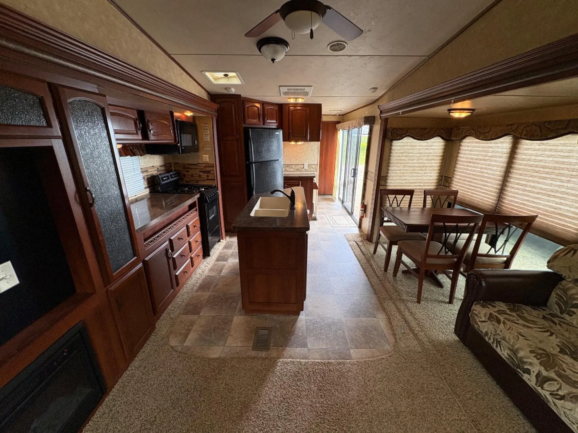 2013 Forest River Wildwood Lodge 393RLT — Photo 7