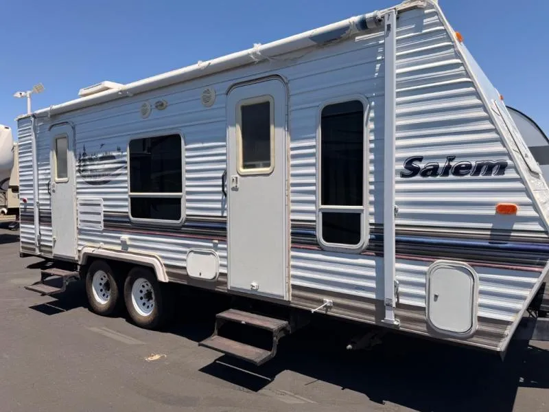 2004 Forest River RV Salem 23TFBL - Photo 3