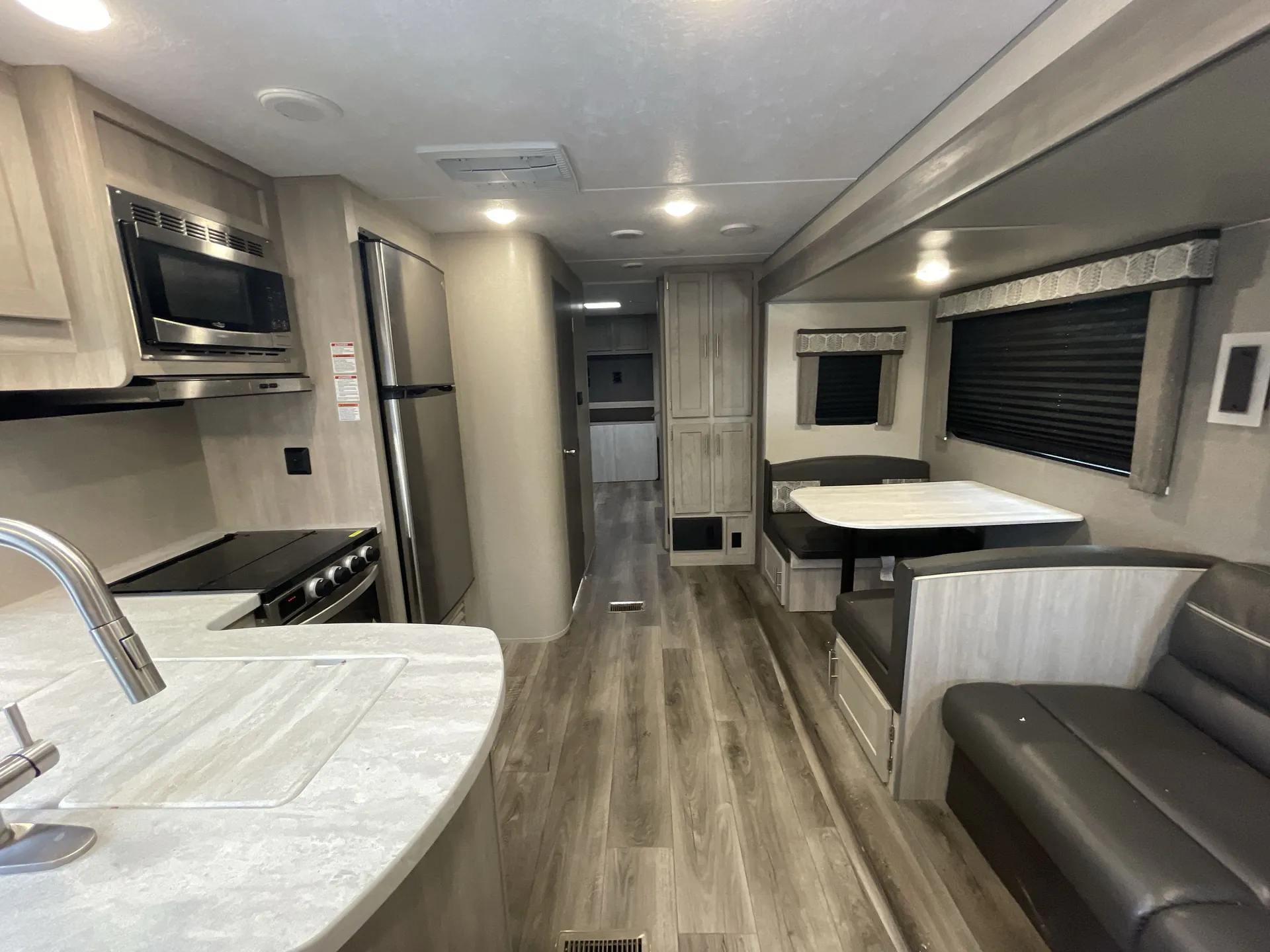 2023 Coachmen Catalina Legacy Edition 323QBTSCK — living area main