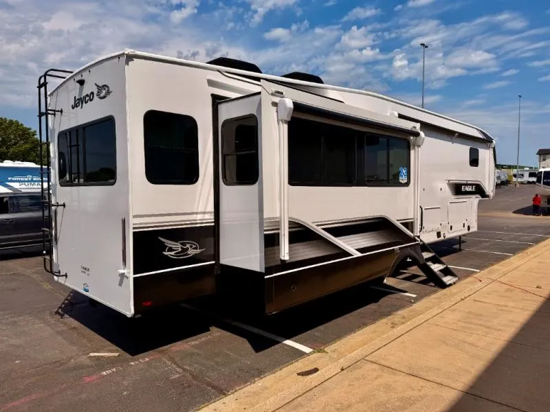 2026 Jayco Eagle 355MBQS - Photo 4