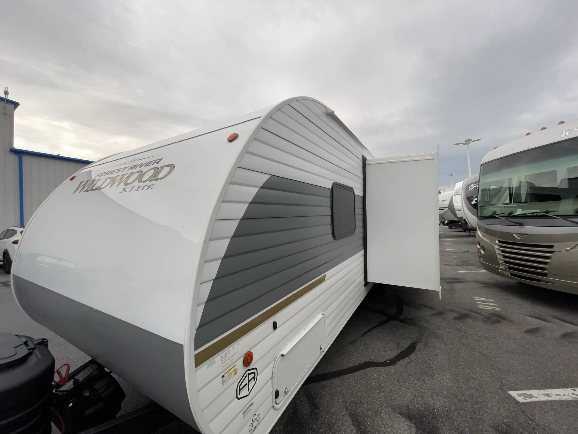 2027 Forest River Wildwood 263BHXL — off campside