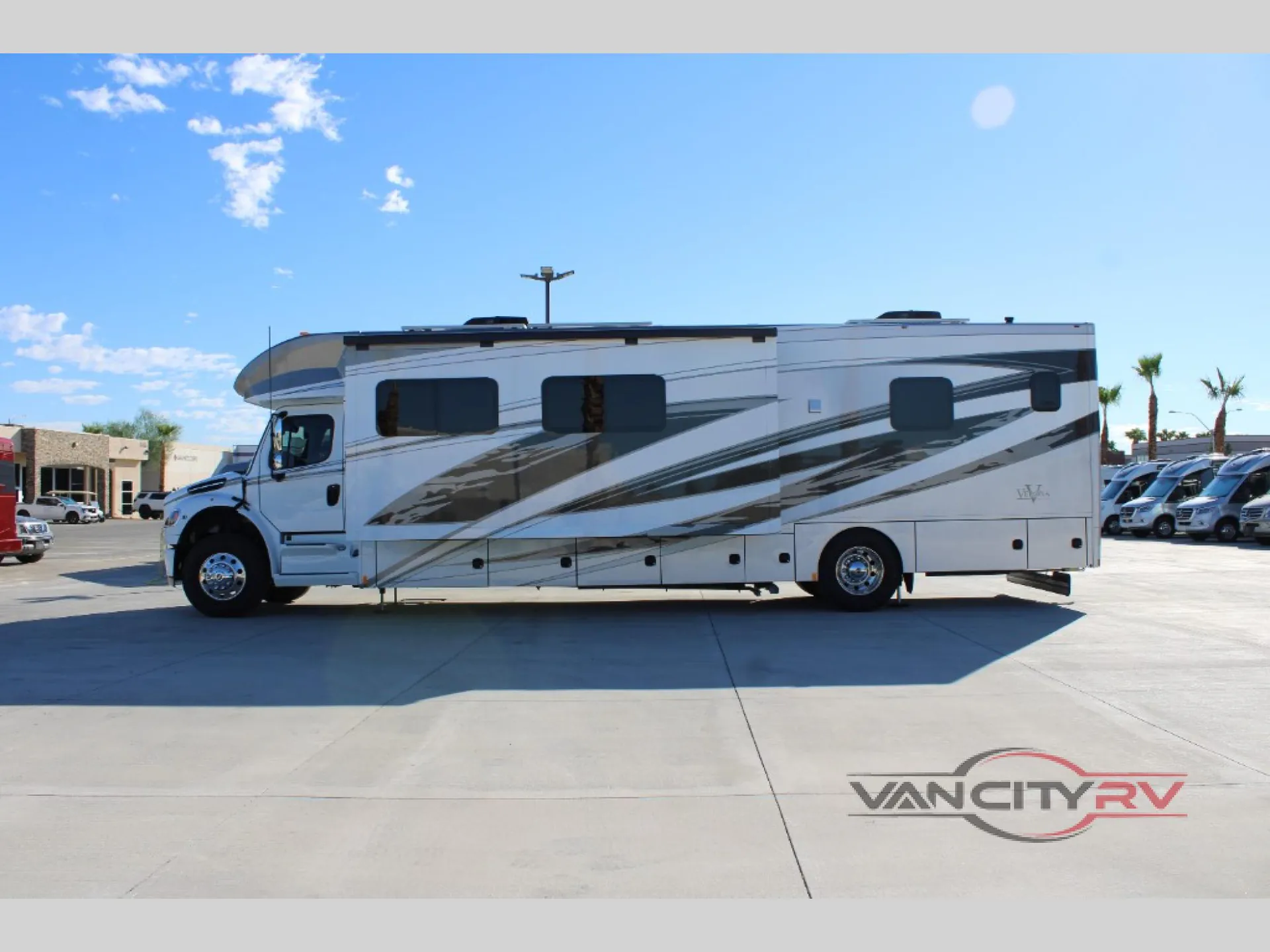 2027 Renegade RV Verona 40VTR - Photo 4