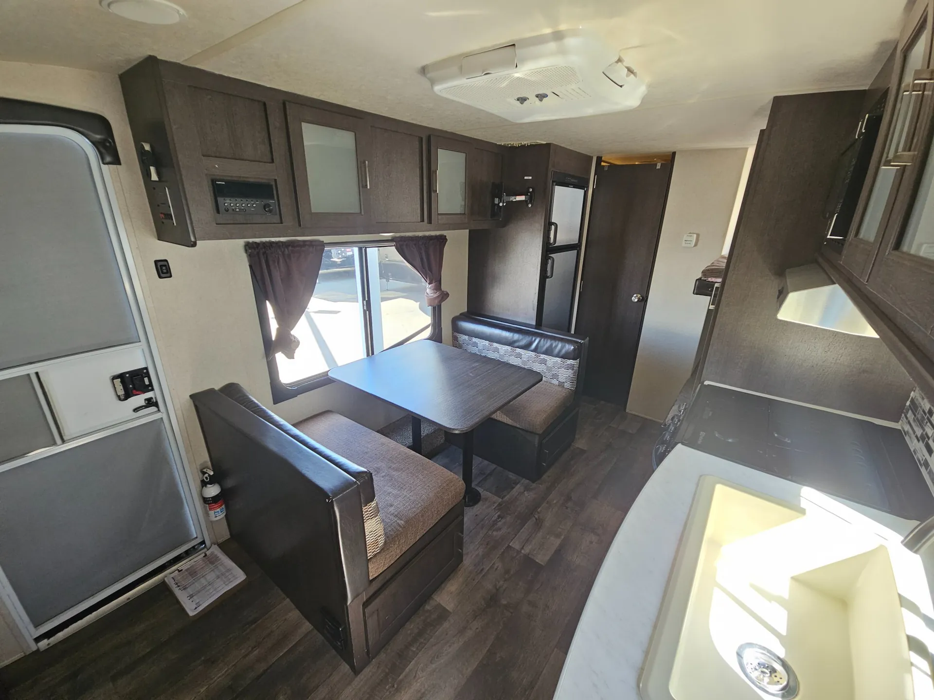 2018 Forest River Wildwood X-Lite 201BHXL — Photo 6