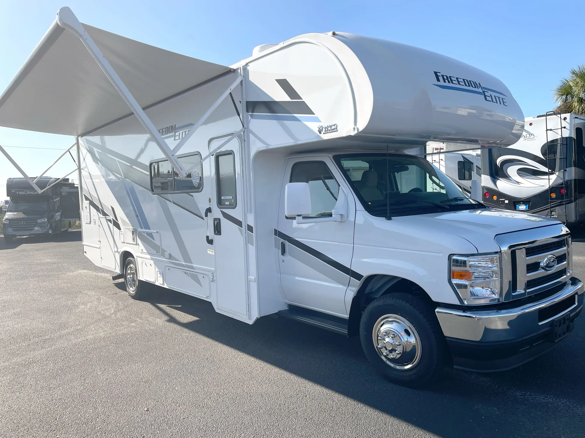 2025 Thor Motor Coach Freedom Elite 27HE - Photo 2