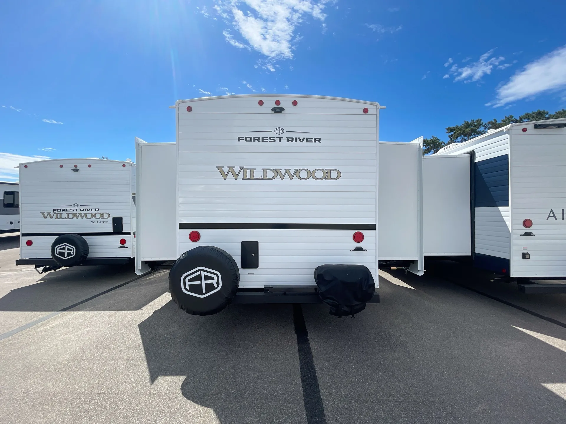 2027 Forest River Wildwood 31KQBTS — backside