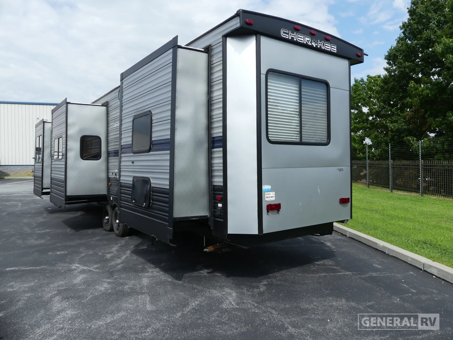 2020 Forest River Cherokee 39CL - Photo 3