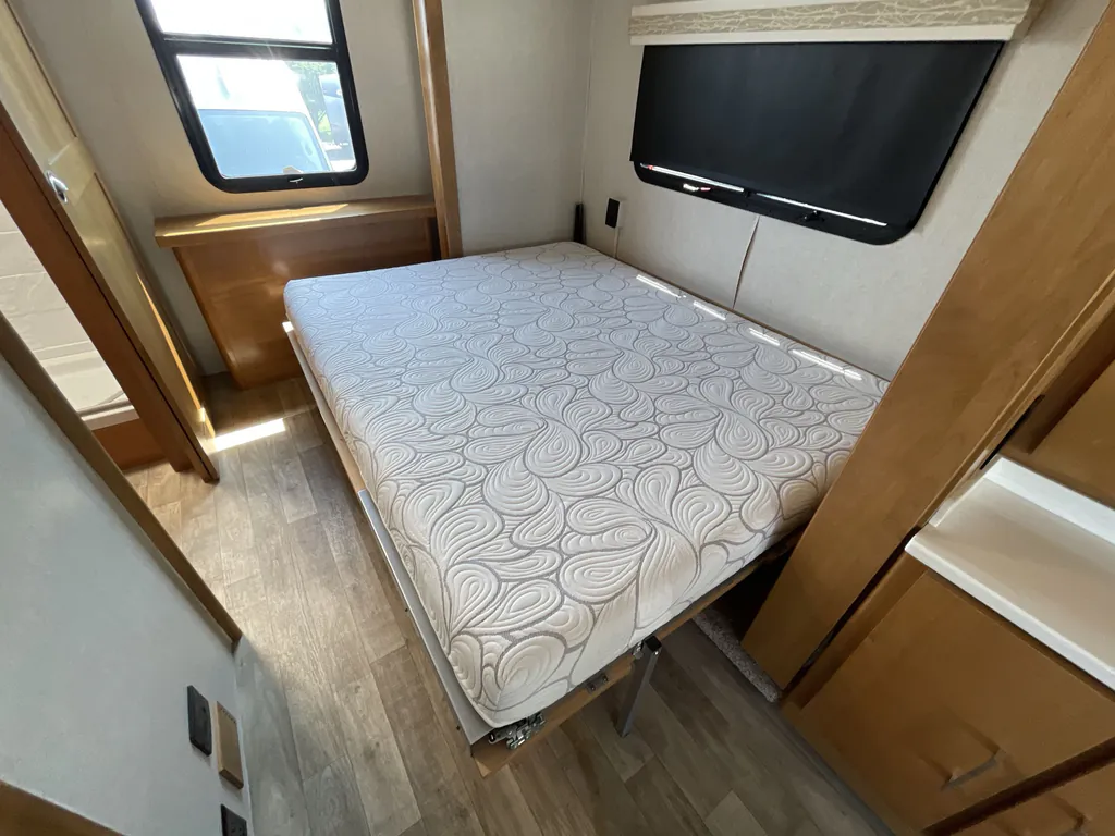 2019 Tiffin Wayfarer 24 FW, Photos photo 13