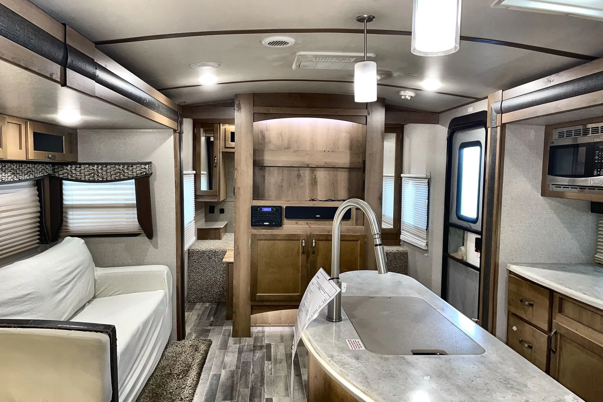 2018 Dutchmen Aerolite 272RBSS — living area main
