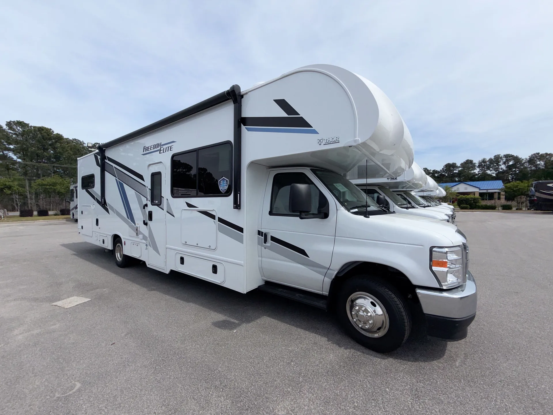 2026 Thor Motor Coach Freedom Elite 31FE — living area main