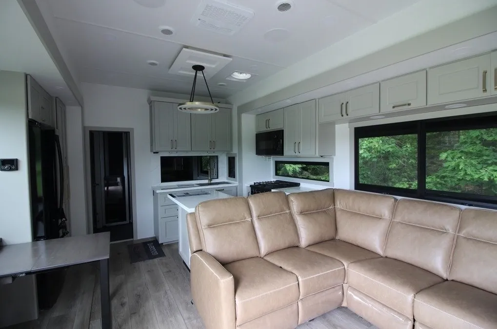 2025 Brinkley Model G 3250, Photos photo 13