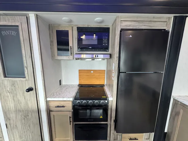 2022 Forest River Cherokee Arctic Wolf 3880 SUITE, Photos photo 22