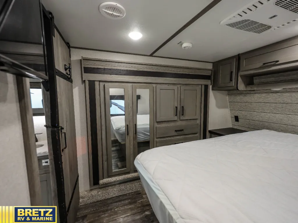 2021 Keystone Raptor 423, Photos photo 16
