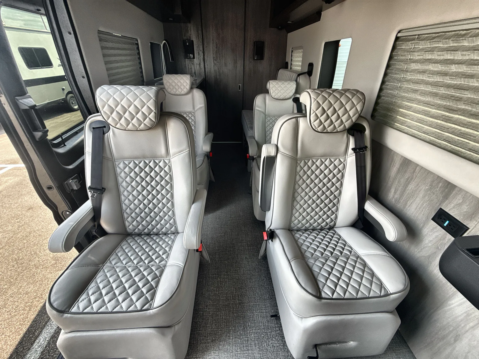 2027 Thor Motor Coach Freedom Mover PX10 — living area main