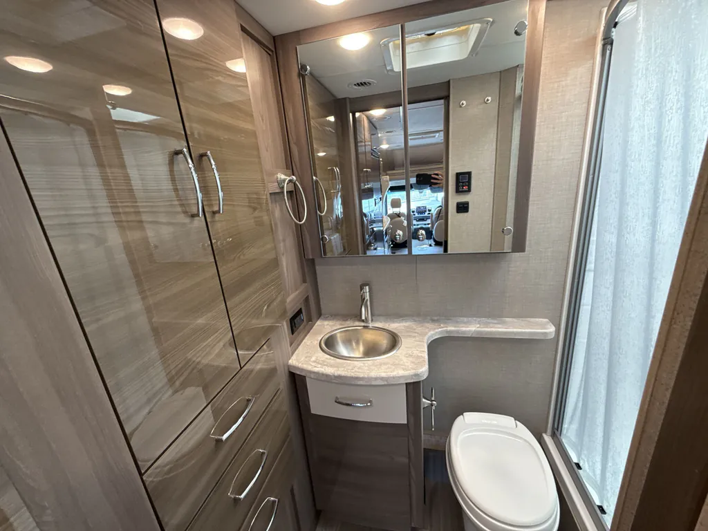 2022 Thor Motor Coach Tiburon 24FB, Photos photo 20