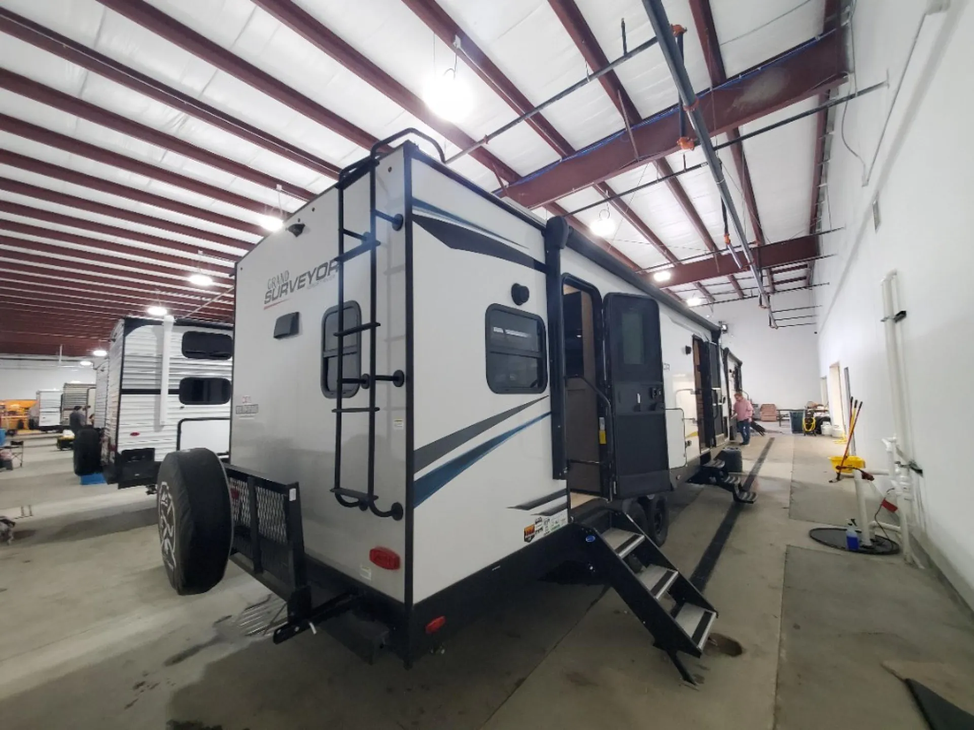 2023 Forest River Grand Surveyor 263RKSS — Photo 5