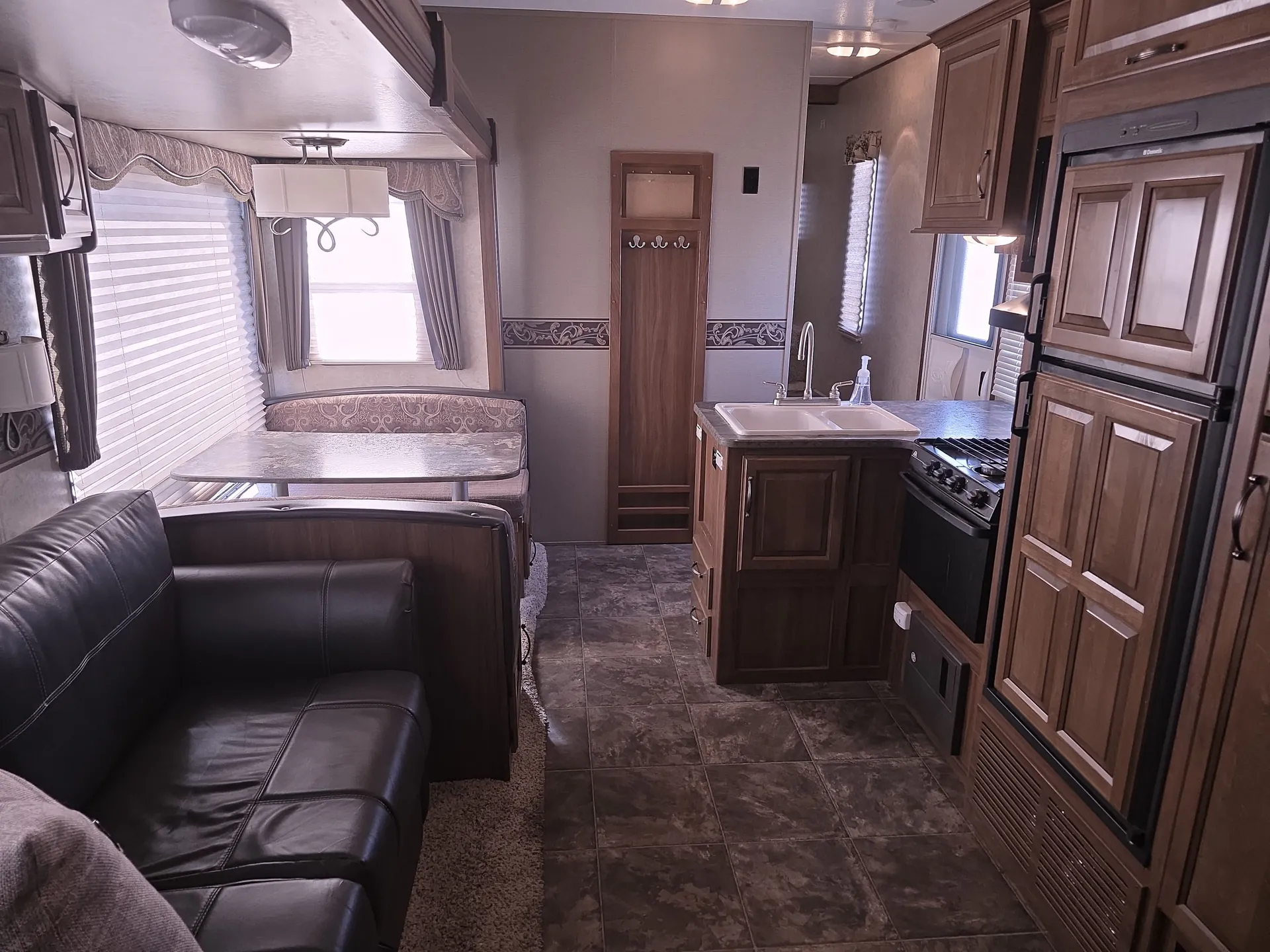 2014 Keystone Cougar XLite 28RDB — living area main