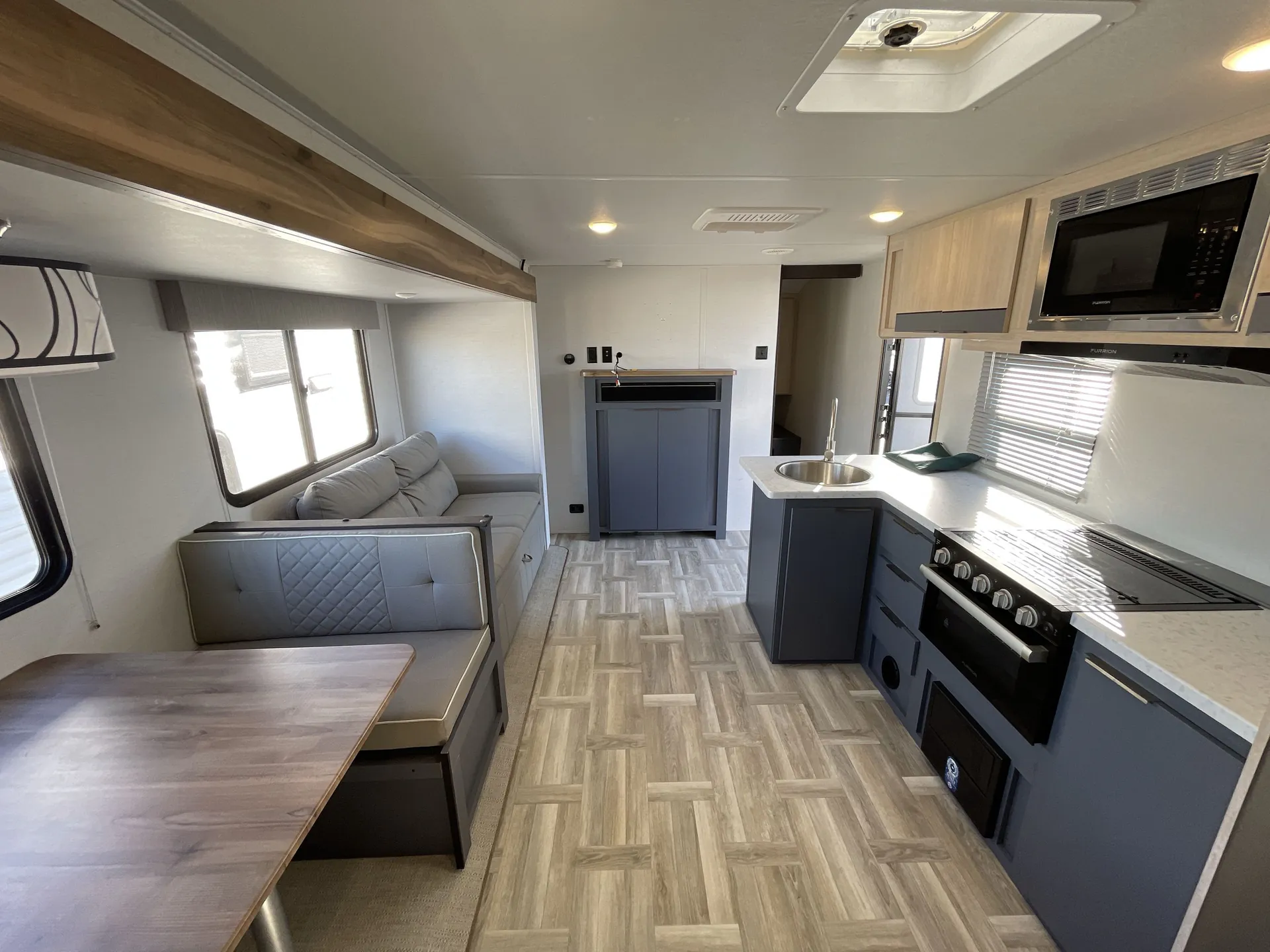 2024 Prime Time Tracer 270BHSLE — living area main