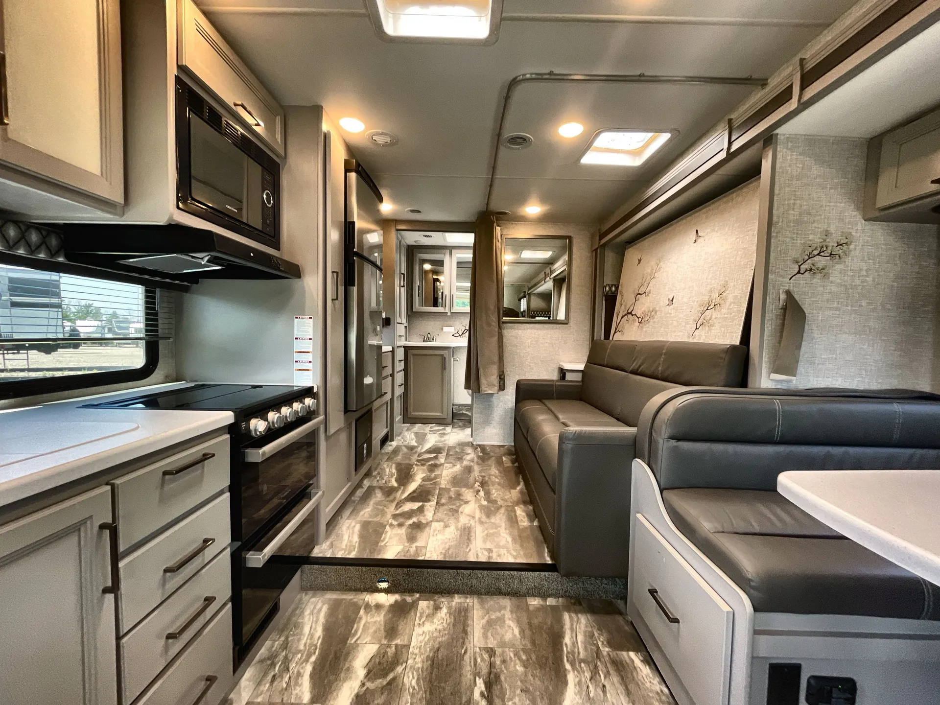 2023 Thor Motor Coach Quantum LC25 — living area main