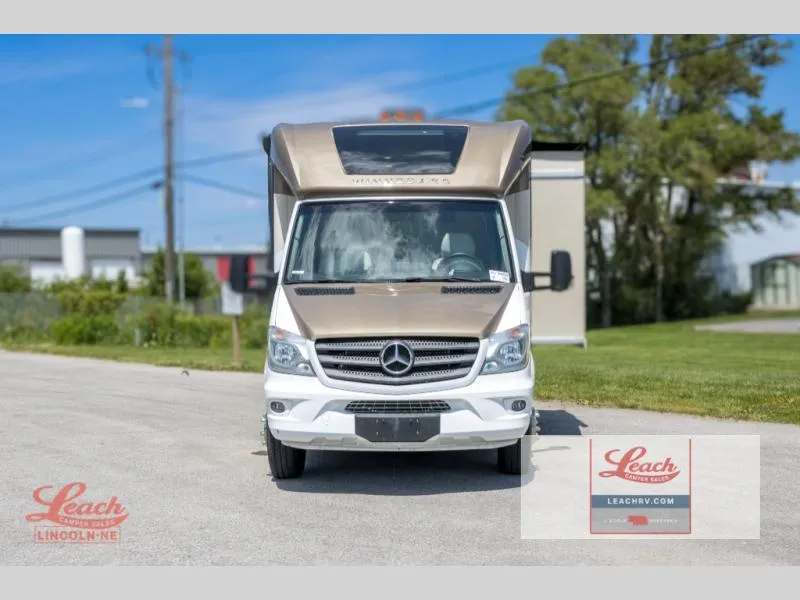 2016 Winnebago Navion 24V - Photo 3